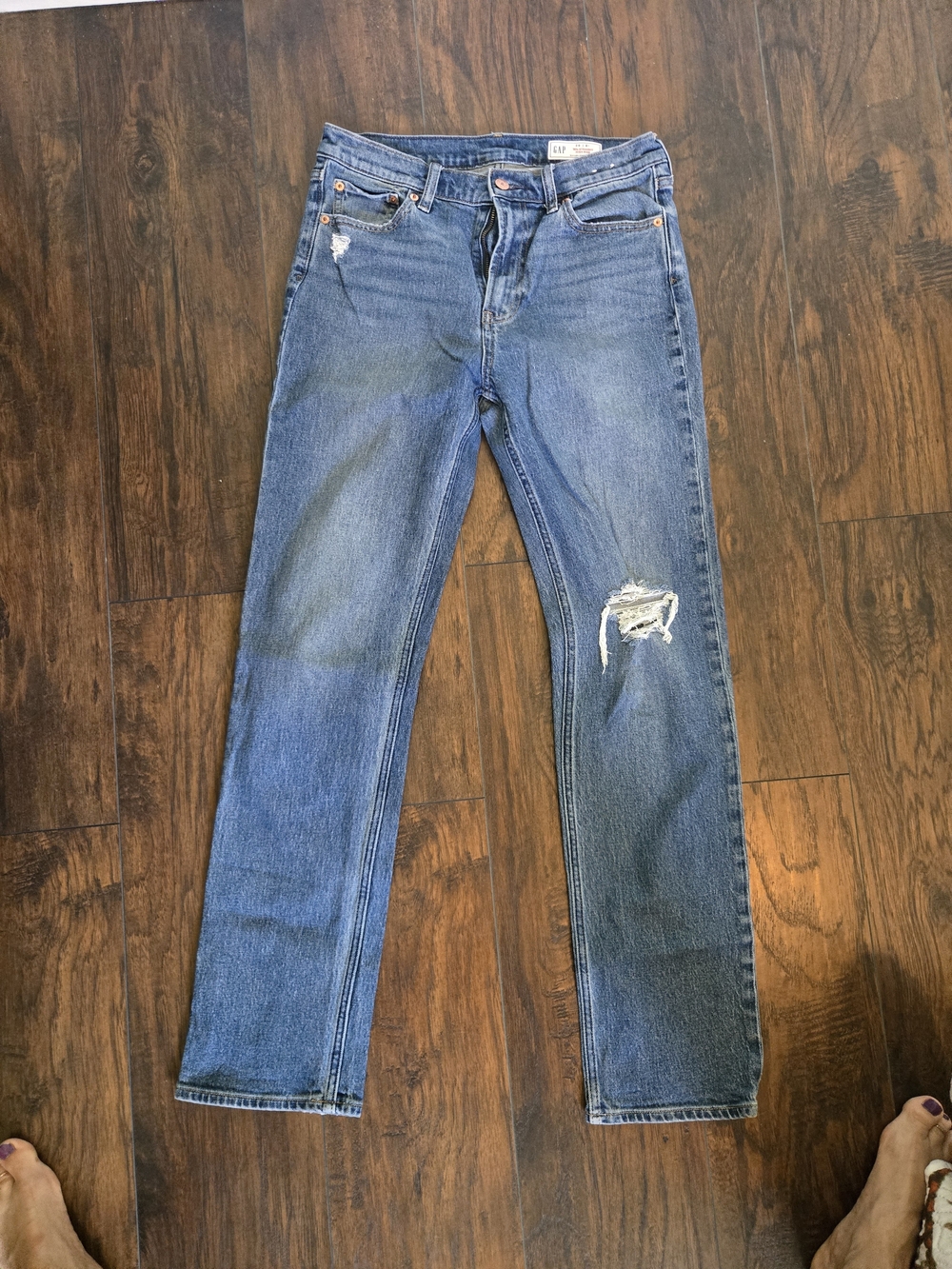 GAP Women's Straight Leg Jeans in Medium Blue with Distressed Knee